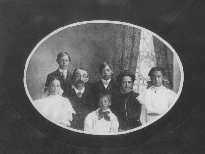 Family of Henry and Minnie Hummel, about 1903